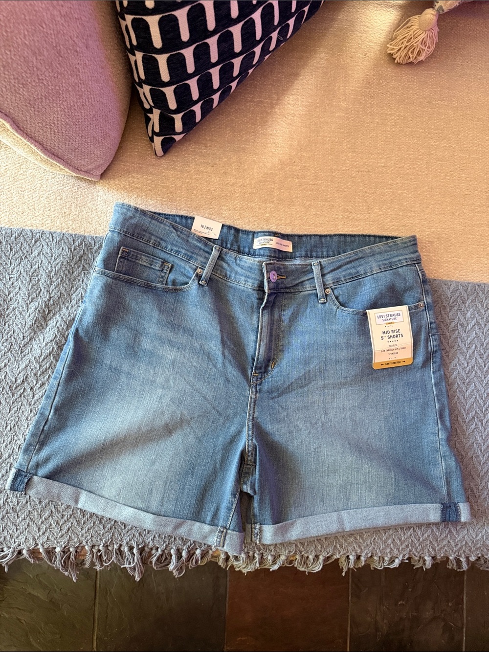 NWT Levi's Light Blue Rolled Hem Jean Shorts Size 33 16